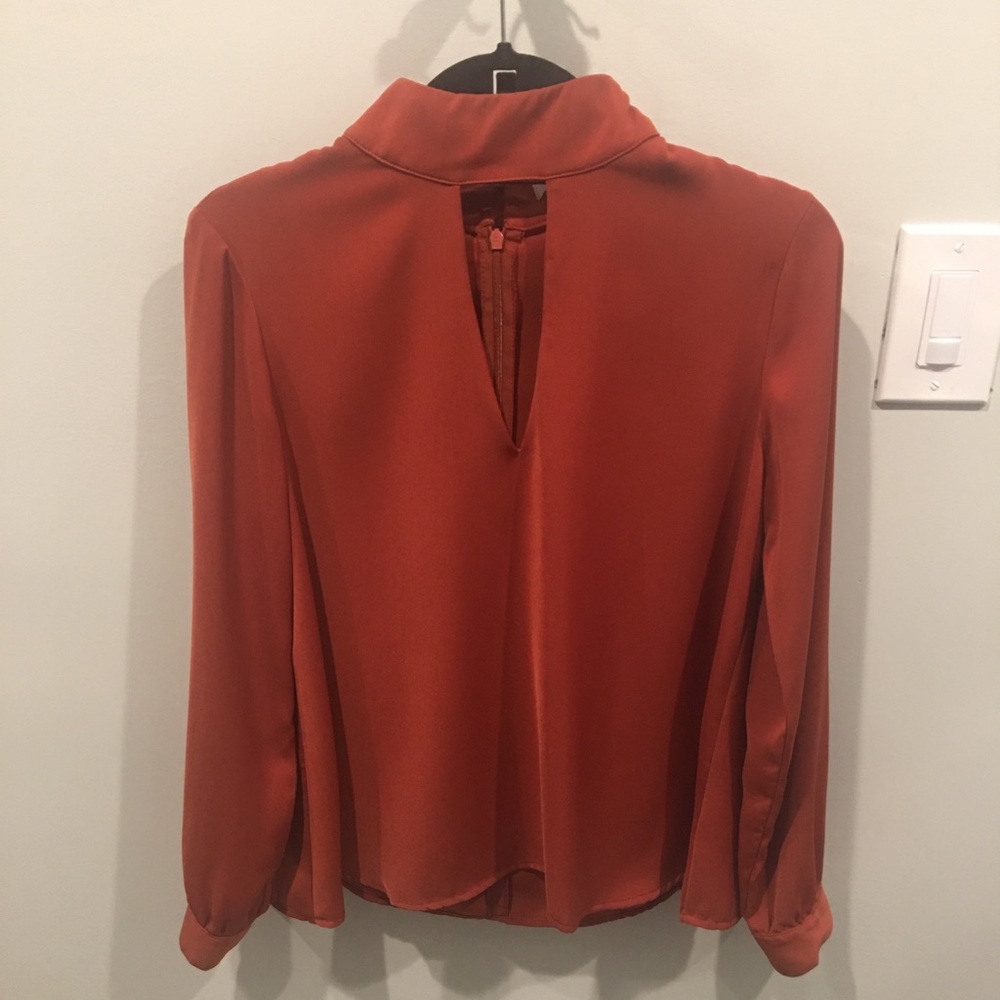 Keyhole Top